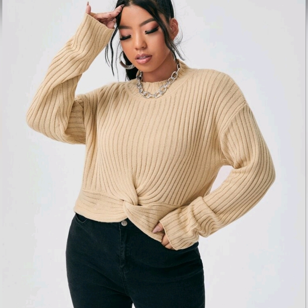 ✨️2/$20 Ribbed Twist-Front Sweater